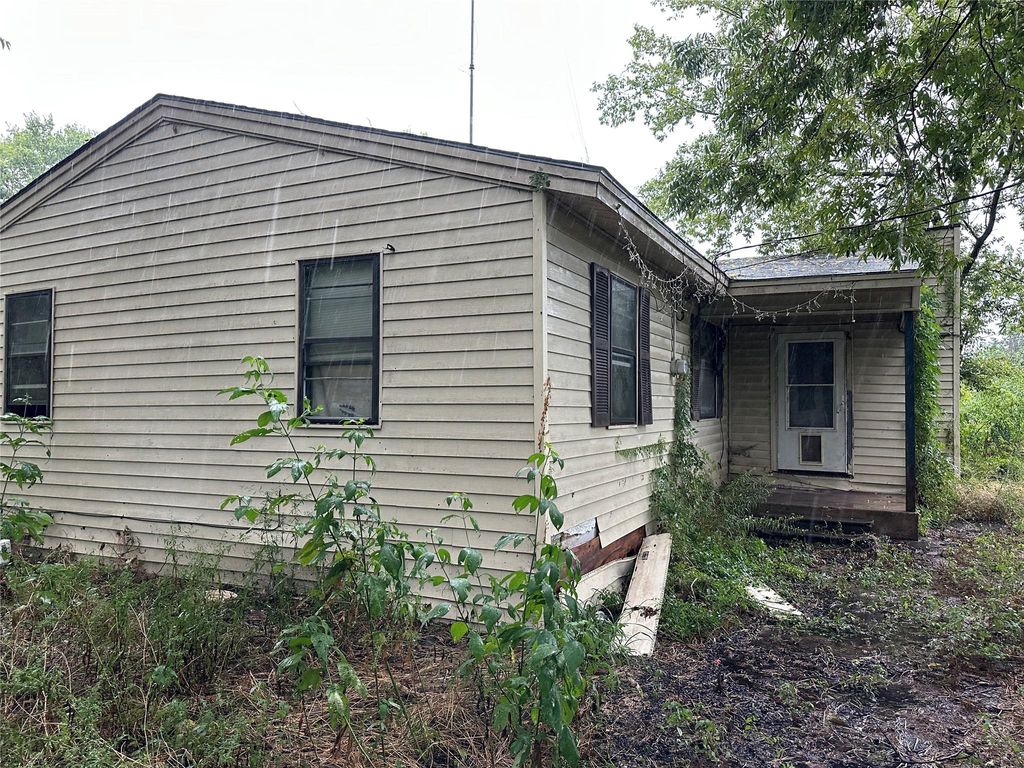 View of home's exterior