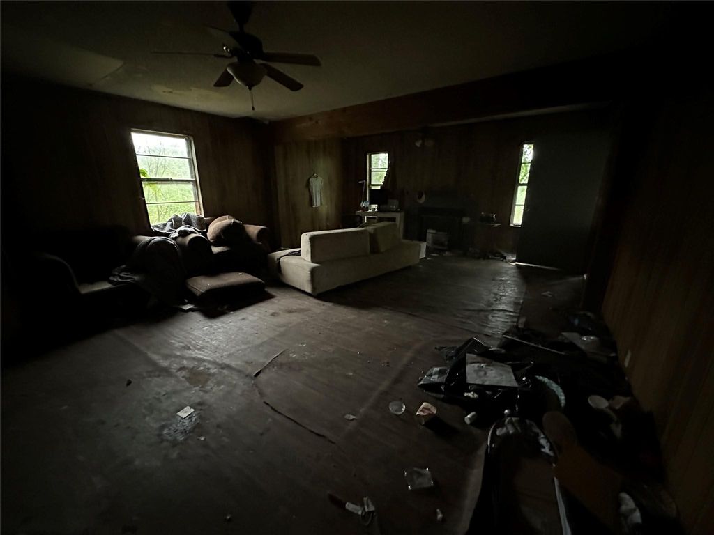 Living area with a ceiling fan