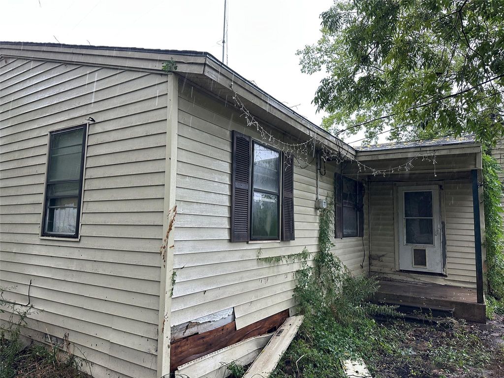 View of side of home
