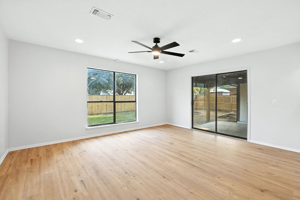 Family room with light wood-style flooring, healthy amount of natural light, recessed lighting, and ceiling fan