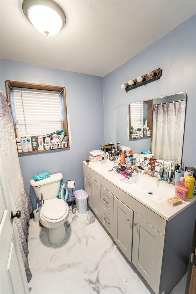 Large bath with tub/shower combo