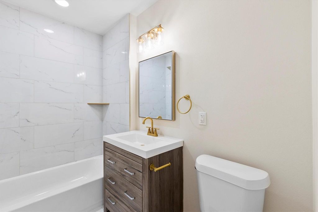 Bathroom with vanity and bathtub / shower combination