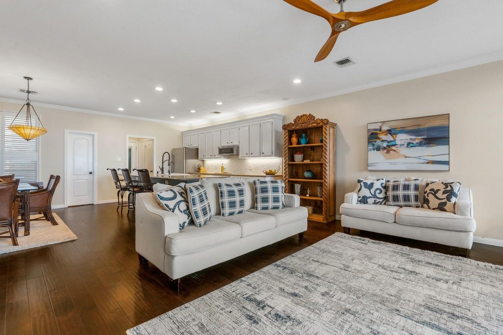 THAT EASY CASUAL ATMOSPHERE IS THE ATTRACTION TO THIS LAKE HOUSE!