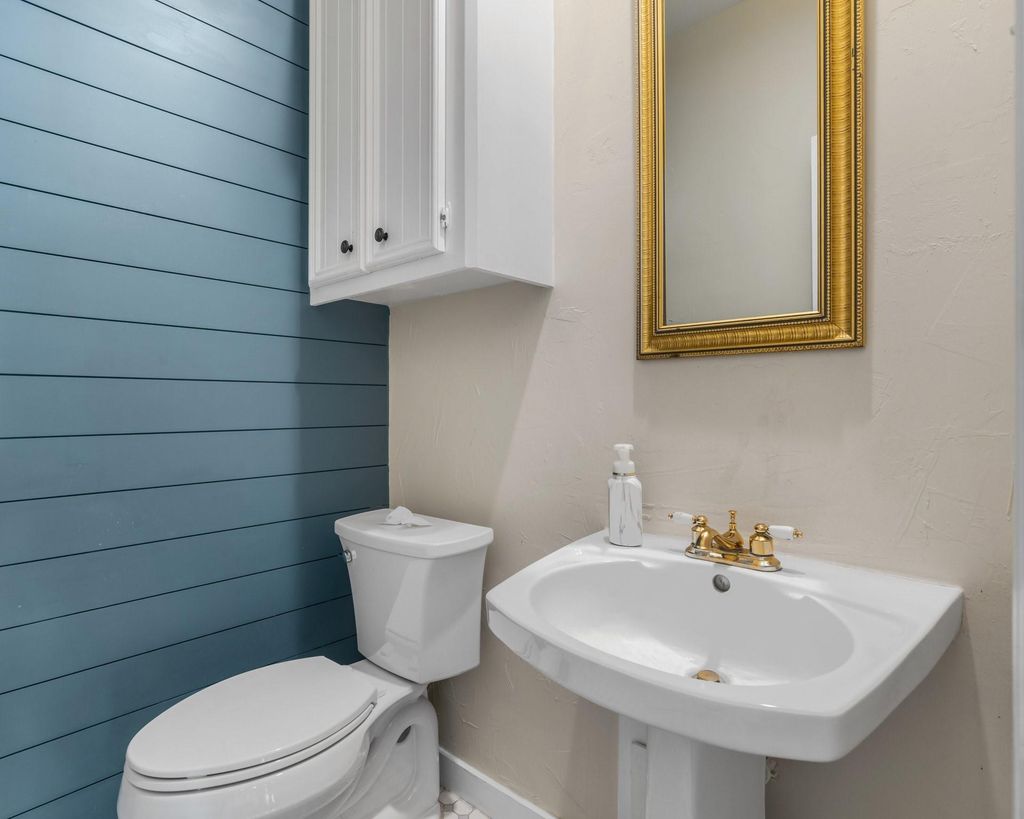 POWDER ROOM