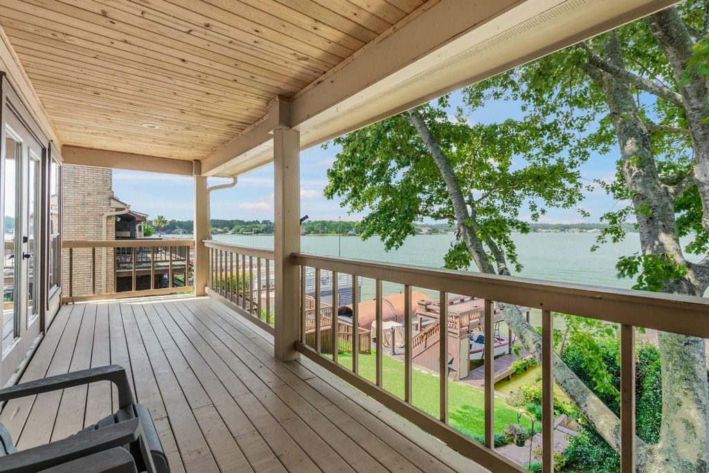 THIS IS THE PERFECT SPOT TO ENJOY THE FIRST COFFEE OF THE MORNING OR A SUNSET TOAST AT THE END OF A PERFECT DAY! 