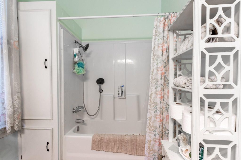 Downstairs bath with tub w/shower. 