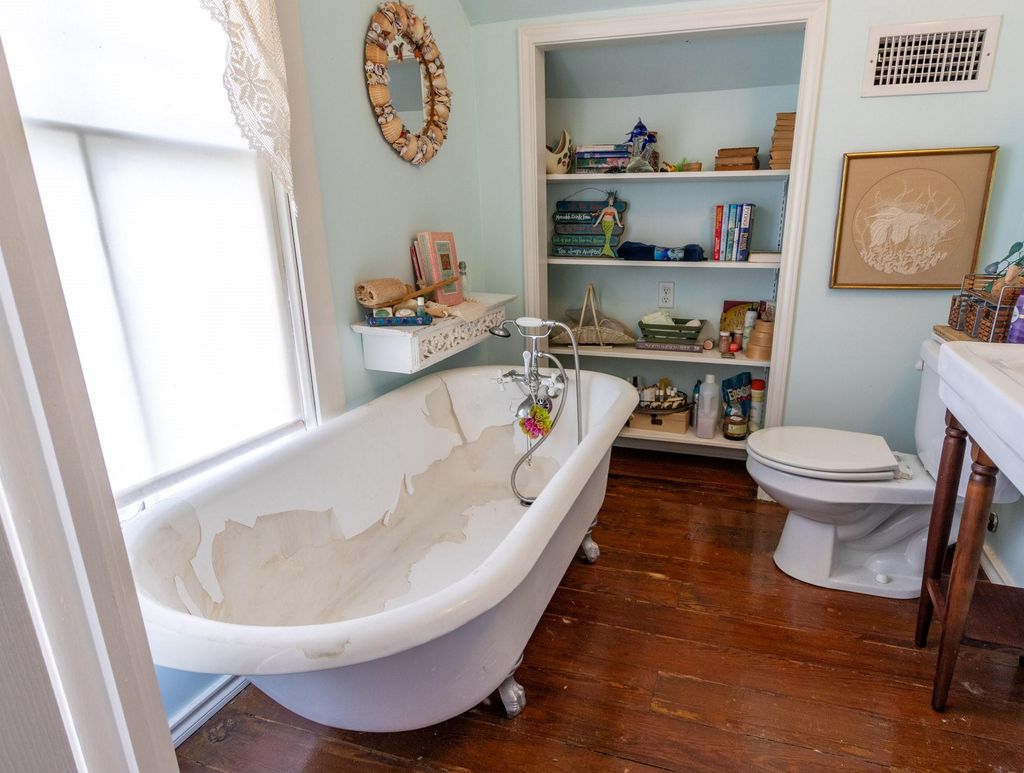 Upstairs bath has claw foot tub that does need to re-glazed. 