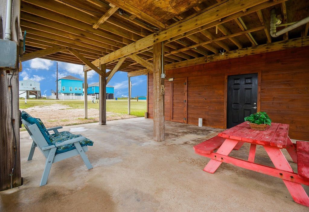 Ground floor entertainment area for relaxation and gulf breezes. 