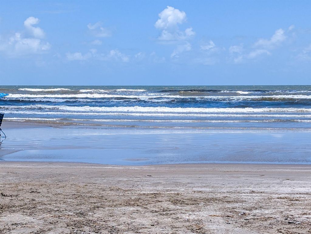 Searching for the gentle waves and a clear blue sky? 4407 Bluewater is perfect for those seeking a peaceful coastal lifestyle.