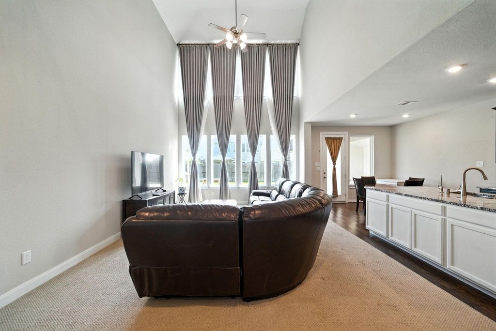 Spacious living room