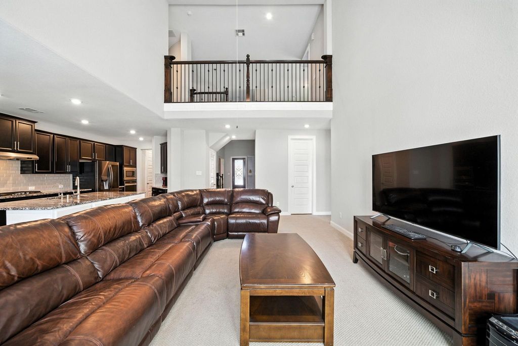 Spacious living room