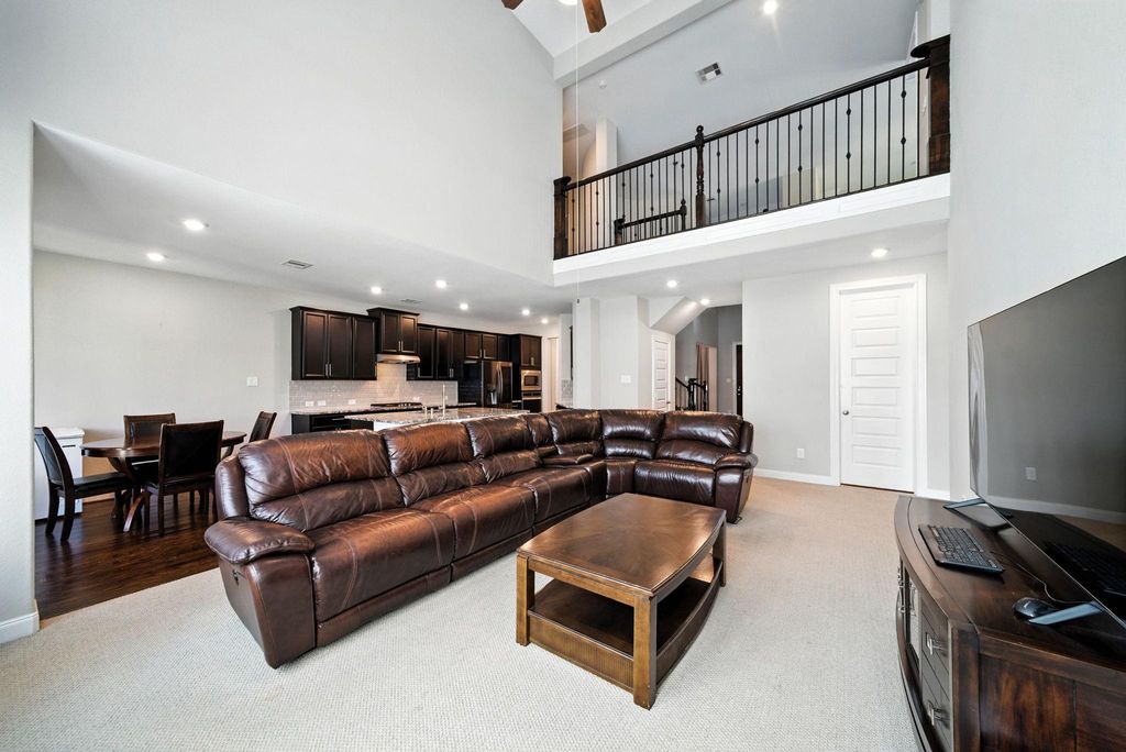 Spacious living room