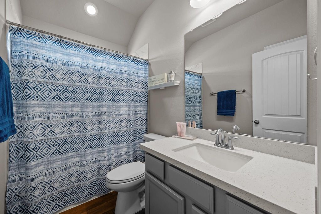 Second-floor bathroom serving both upstairs bedrooms