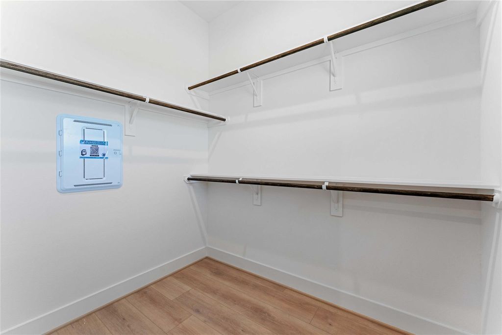 Walk-in Closet-Primary bedroom
