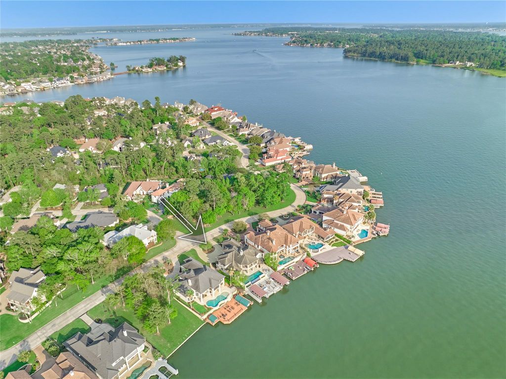 This beautiful custom-built waterfront home is located on the preferred west side of Bentwater on almost a third of an acre. 